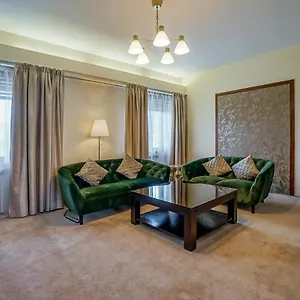 https://lovely-3-bdr-serviced-apartment-in-old-town.bucharesthotelsnow.com